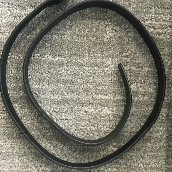 YSL Saint Laurent Poncho Lux Buckle Belt Black Nero Dust Bag  display picture 2